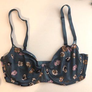 Victoria’s Secret unlined uplift wicked bra 34DD